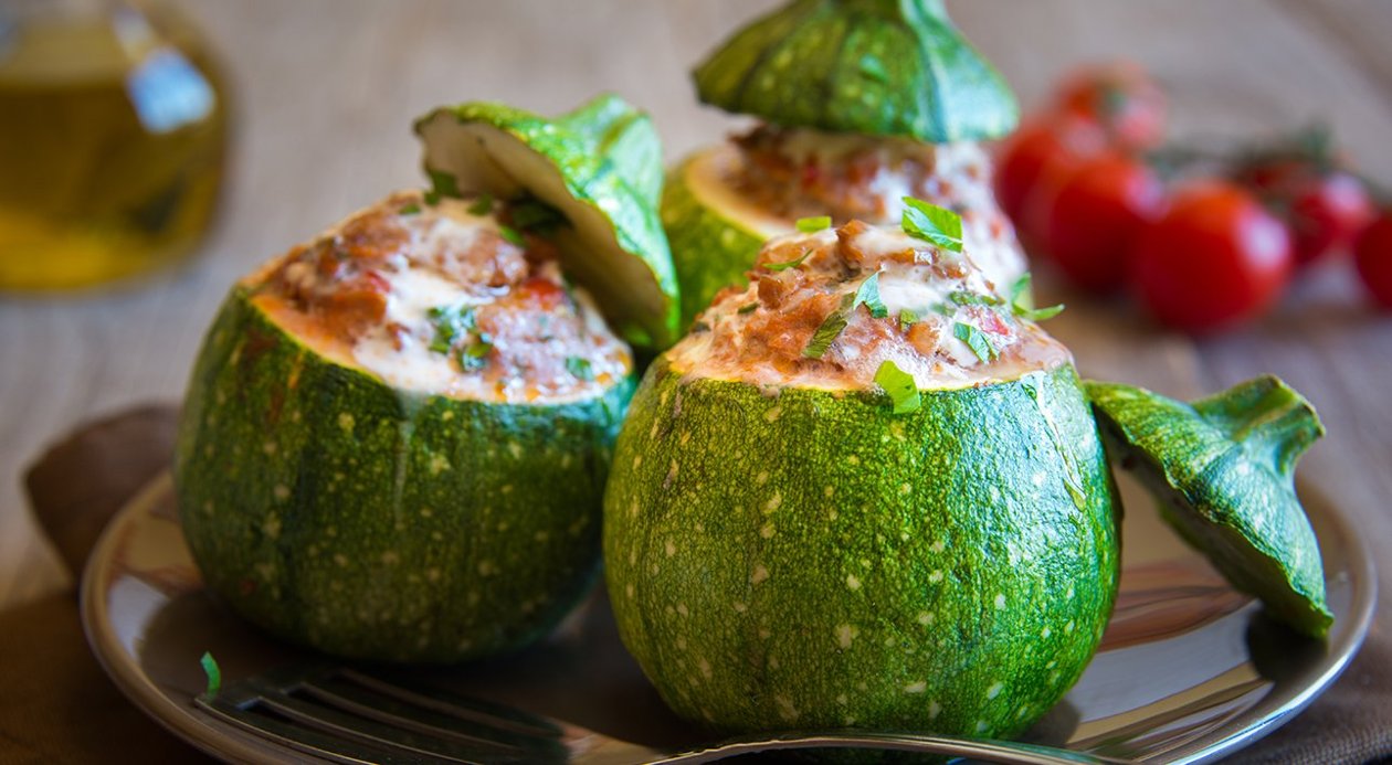 Zucchini relleno de picadillo. Zucchini relleno de picadillo.