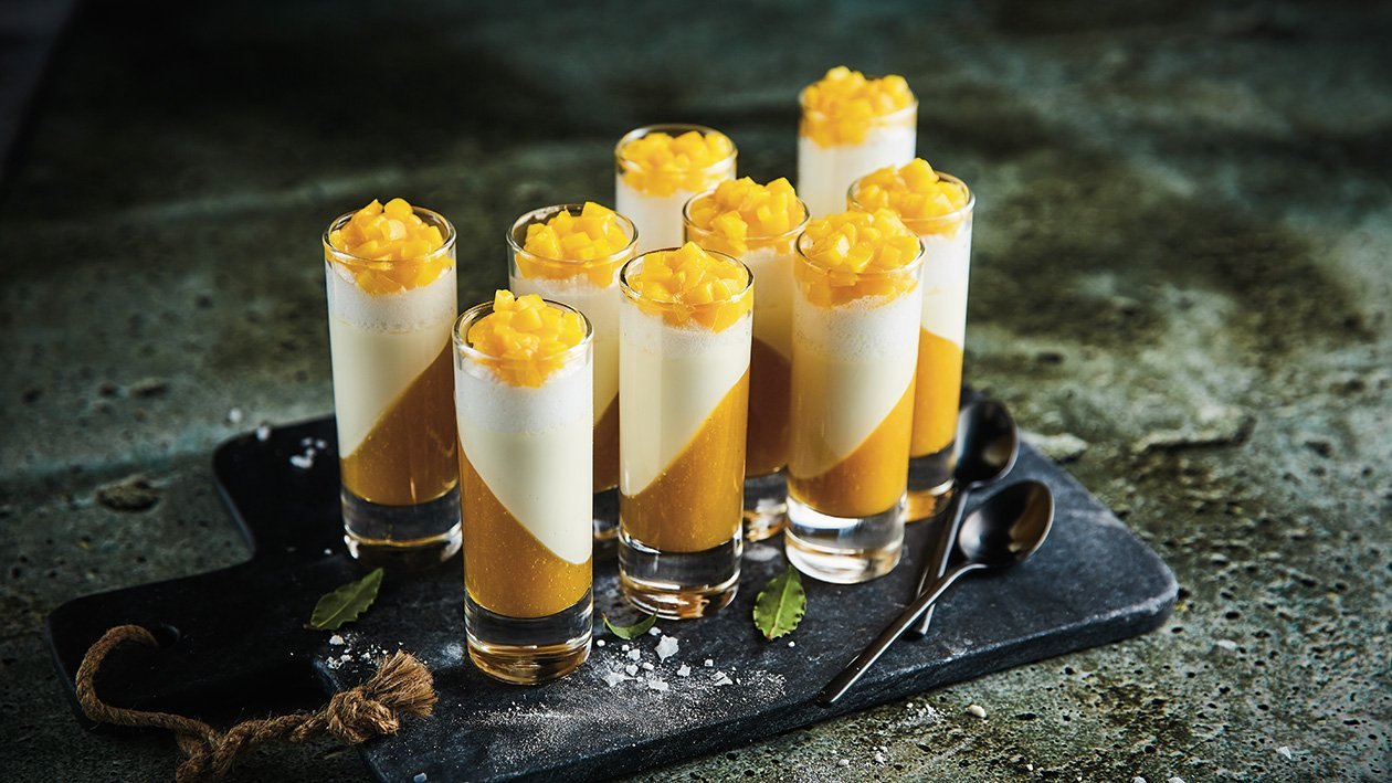 Vanilli panna cotta mangopüree ja rummikreemiga Vanilli panna cotta mangopüree ja rummikreemiga