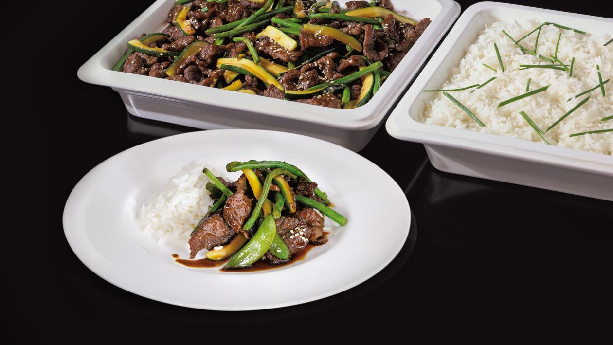 Veiseliha-teriyaki värske köögivilja ja kookospiima jasmiinriisiga Veiseliha-teriyaki värske köögivilja ja kookospiima jasmiinriisiga