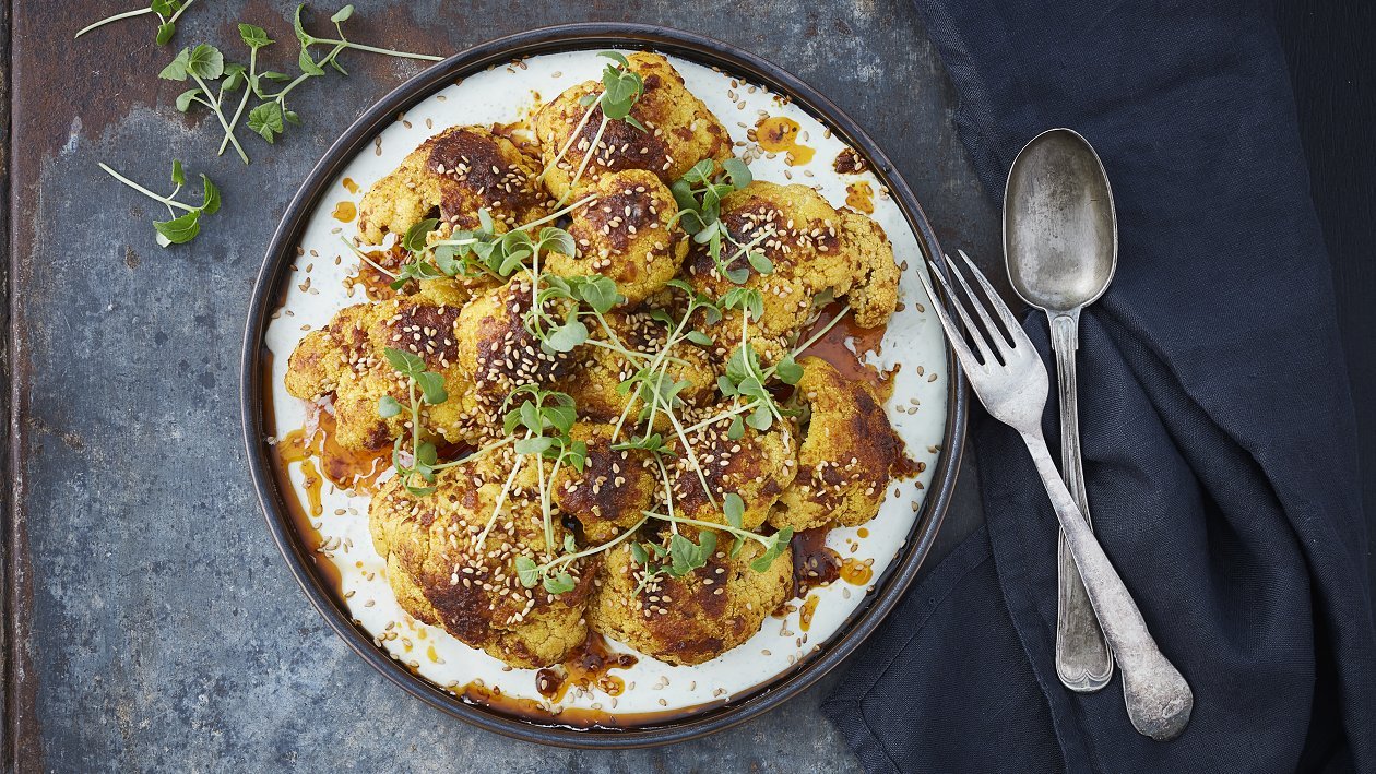 Tikka kukkakaali ja raikasta minttukermaa – Resepti Tikka kukkakaali ja raikasta minttukermaa – Resepti