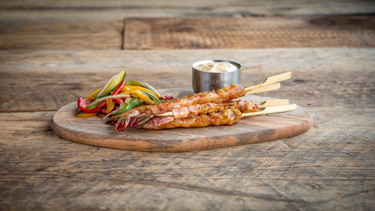 Brochette aux scampis des Etats-Unis avec une sauce crémeuse et lamelles de poivrons rouges grillés – Recette Brochette aux scampis des Etats-Unis avec une sauce crémeuse et lamelles de poivrons rouges grillés – Recette
