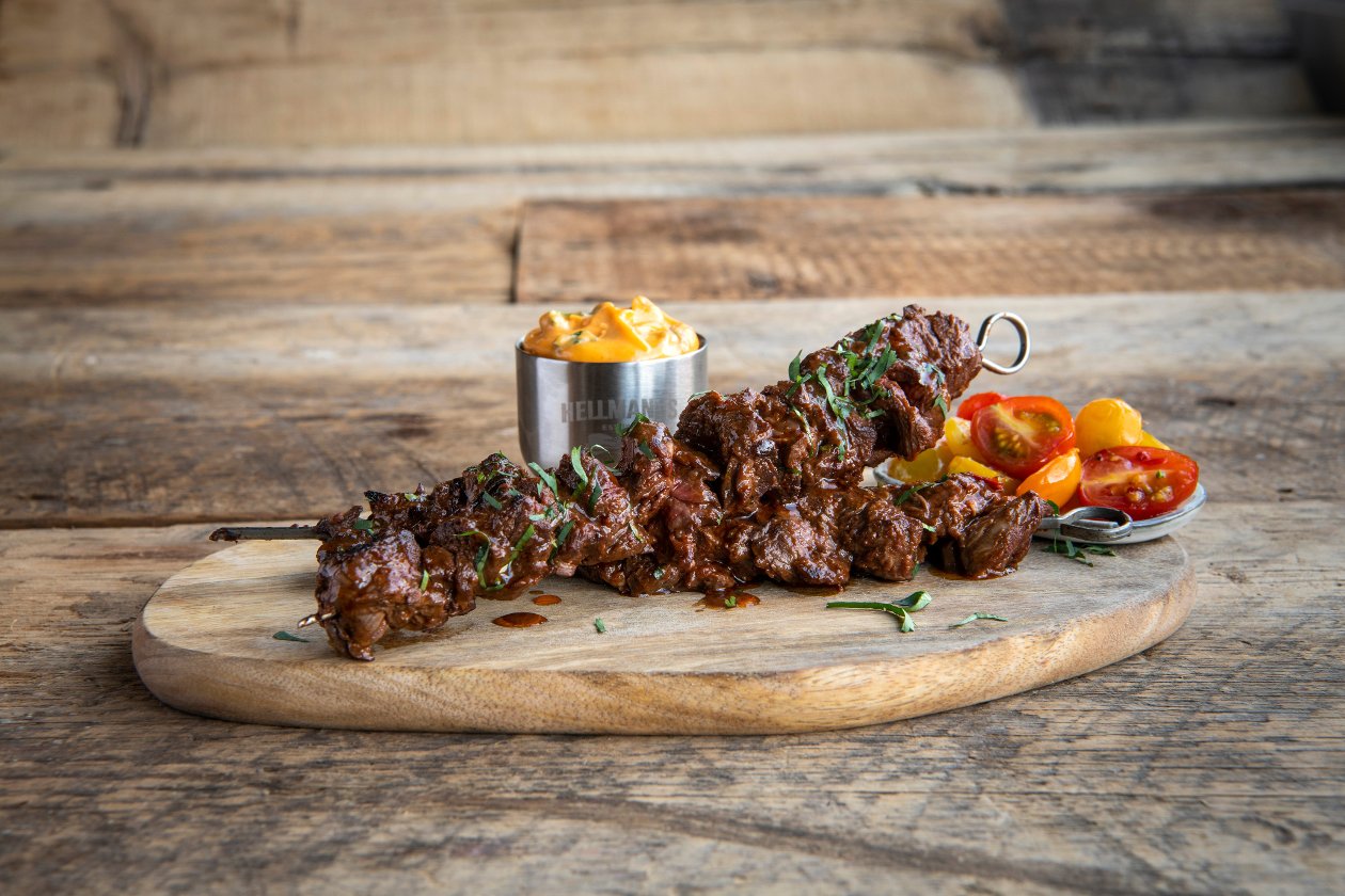 Brochette Sud-Américaine avec tomates cerises épicées et une sauce paprika fumée – Recette Brochette Sud-Américaine avec tomates cerises épicées et une sauce paprika fumée – Recette