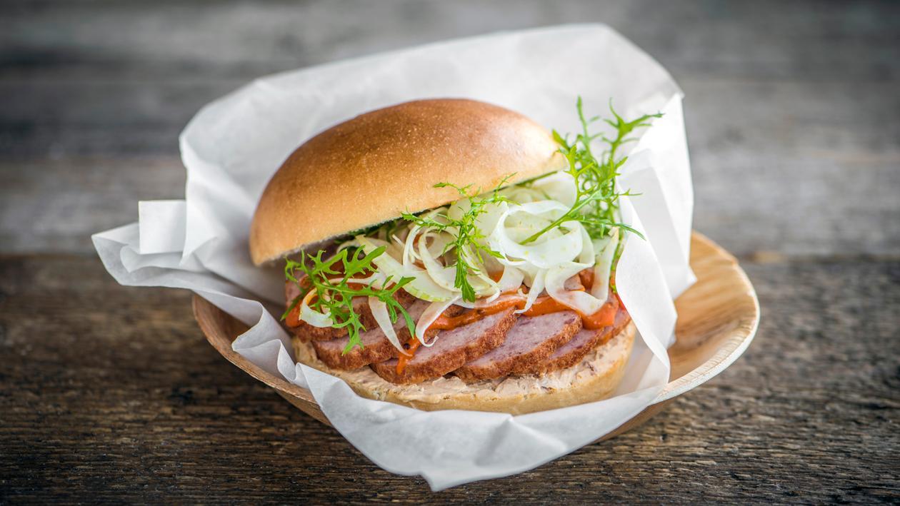Burger « meatball » piquant au fenouil mariné – Recette Burger « meatball » piquant au fenouil mariné – Recette