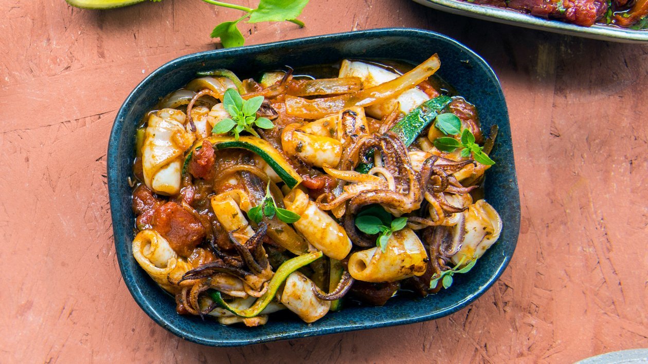 Calamars sur leur lit de vinaigrette et tomates fraîches – Recette Calamars sur leur lit de vinaigrette et tomates fraîches – Recette
