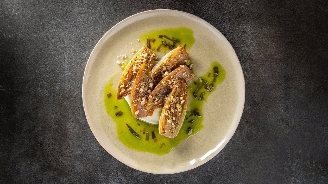 Chicon avec un crumble de noix et ciboulette et une vinaigrette de poireau et d’estragon – Recette Chicon avec un crumble de noix et ciboulette et une vinaigrette de poireau et d’estragon – Recette