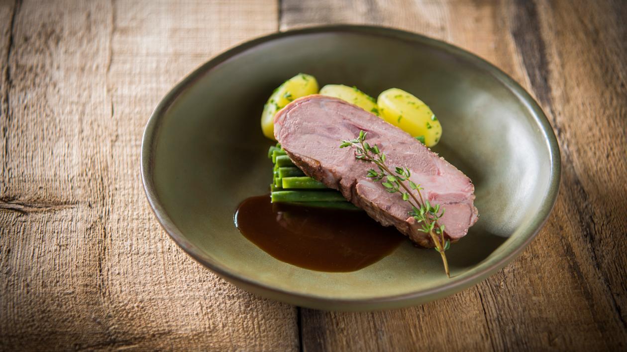 Epaule d’agneau confite aux haricots verts et pommes de terre au persil – Recette Epaule d’agneau confite aux haricots verts et pommes de terre au persil – Recette