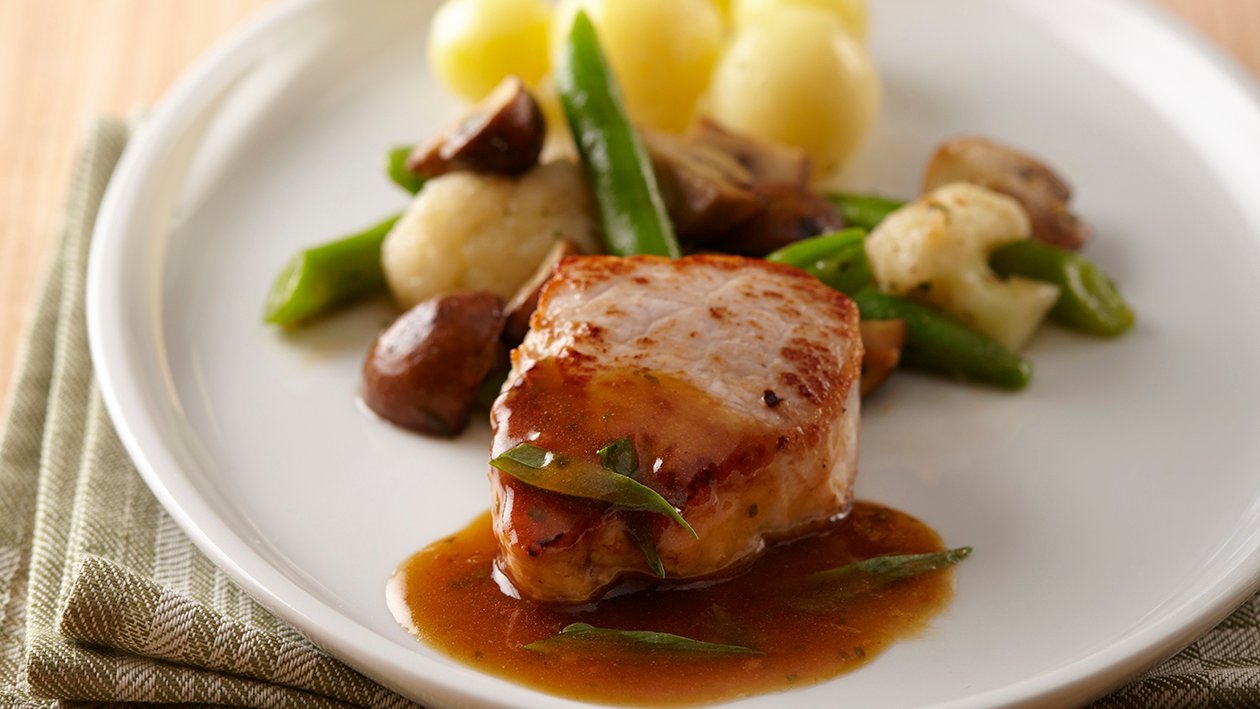 Médaillon de porc et son bouquet printanier, sauce à l’estragon, bière d’abbaye et grenailles – Recette Médaillon de porc et son bouquet printanier, sauce à l’estragon, bière d’abbaye et grenailles – Recette