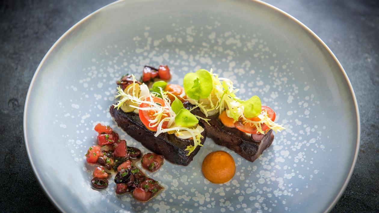 Mijoté de boeuf à la sauce romesco et salade de tomates – Recette Mijoté de boeuf à la sauce romesco et salade de tomates – Recette
