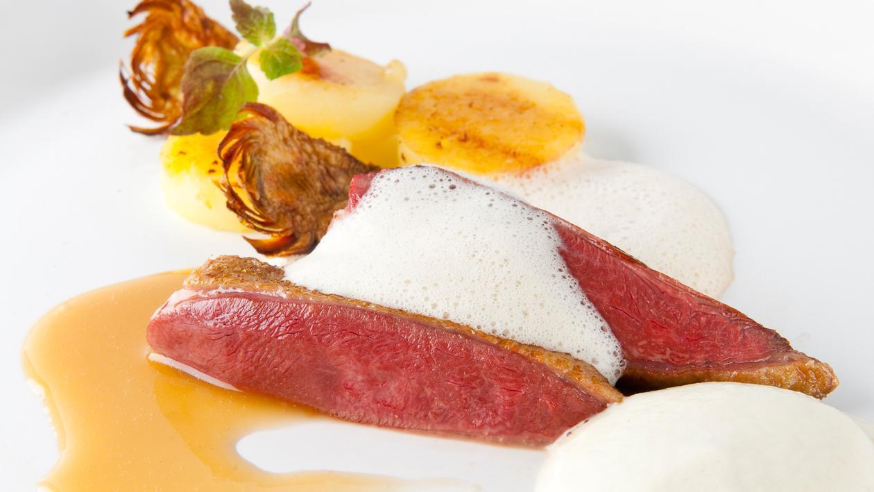 Pigeon aux artichauts, mélisse citronnelle et un émulsion de mélisse citronnelle – Recette Pigeon aux artichauts, mélisse citronnelle et un émulsion de mélisse citronnelle – Recette