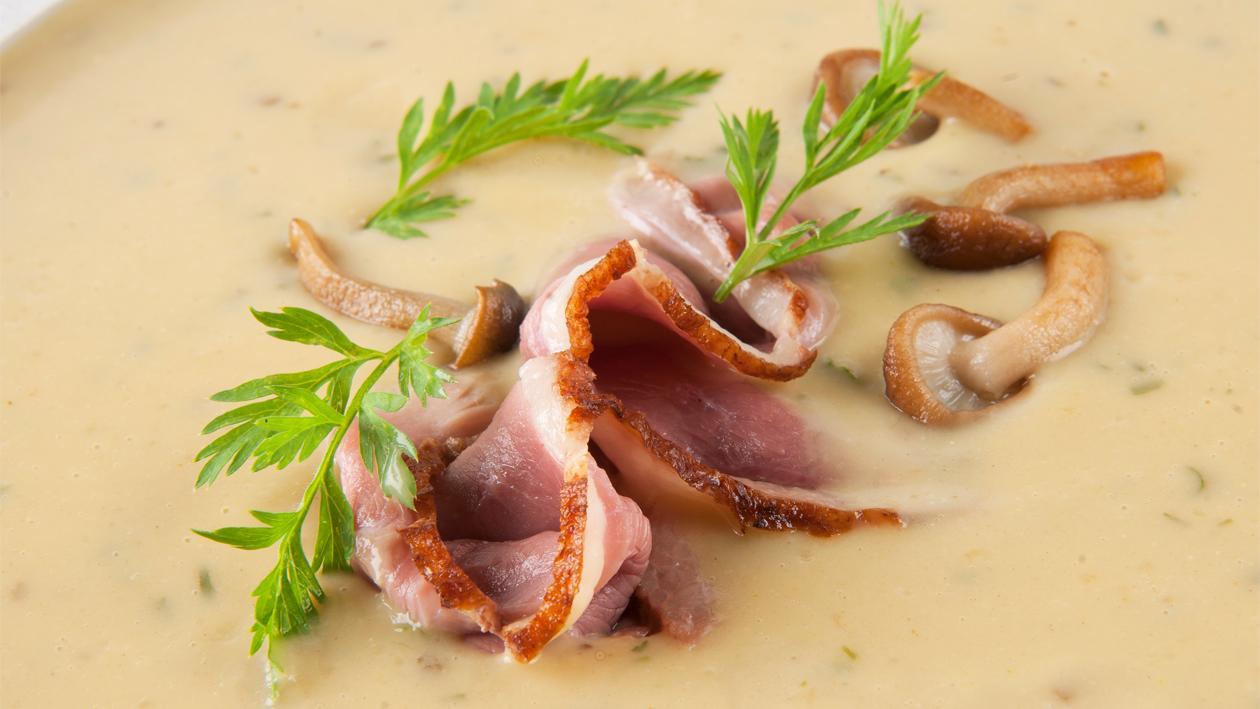 Potage aux champignons des bois avec magret de canard fumé et épices d’hiver – Recette Potage aux champignons des bois avec magret de canard fumé et épices d’hiver – Recette