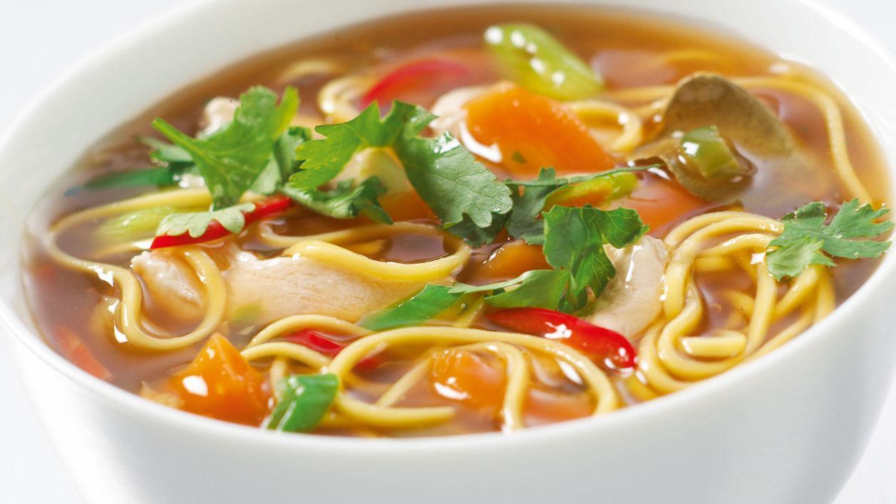 Potage clair au poulet avec des légumes orientaux – Recette Potage clair au poulet avec des légumes orientaux – Recette