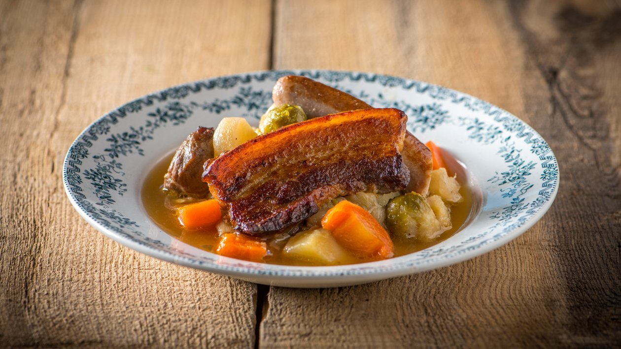 Ragoût de joue de porc, lard frais et chipolata – Recette Ragoût de joue de porc, lard frais et chipolata – Recette