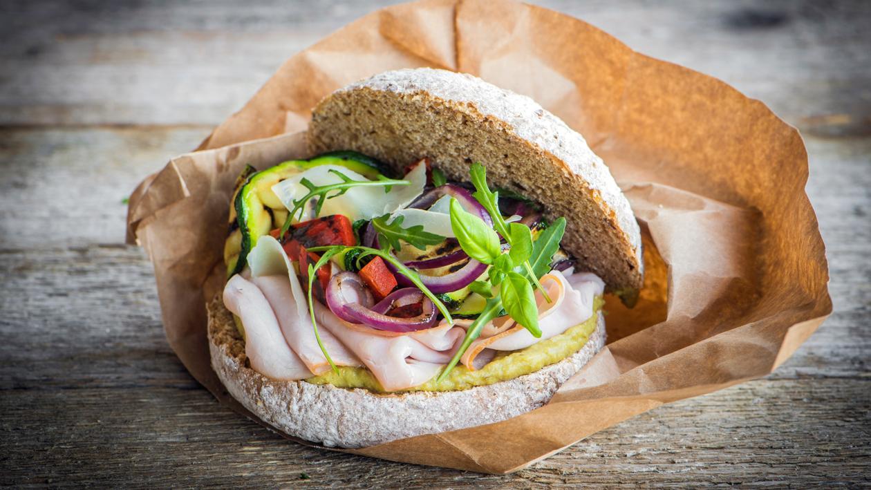 Rôti de porc aux légumes grillés, concombre mariné et basilic – Recette Rôti de porc aux légumes grillés, concombre mariné et basilic – Recette