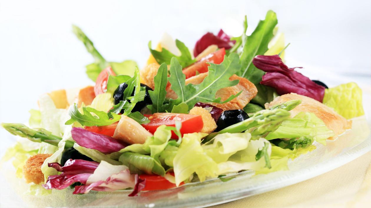 Salade Tiède d'Asperges et de Morceaux de Poulet Cuits au Basilic – Recette Salade Tiède d'Asperges et de Morceaux de Poulet Cuits au Basilic – Recette