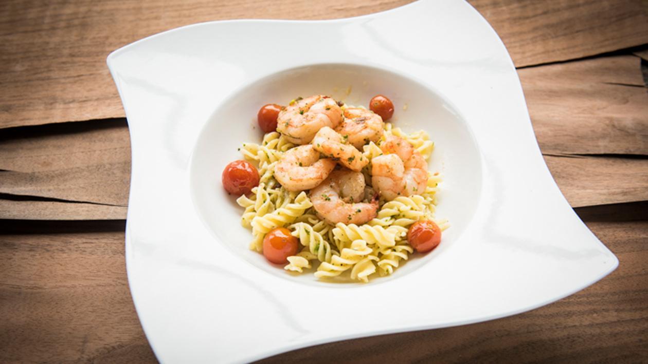 Scampis à l’ail, tomates cerises et fussili – Recette Scampis à l’ail, tomates cerises et fussili – Recette