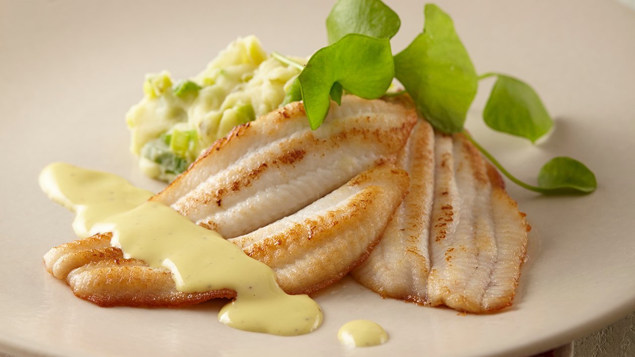 Solette cuite, purée de jeunes poireaux et herbes du jardin, sauce moutarde – Recette Solette cuite, purée de jeunes poireaux et herbes du jardin, sauce moutarde – Recette