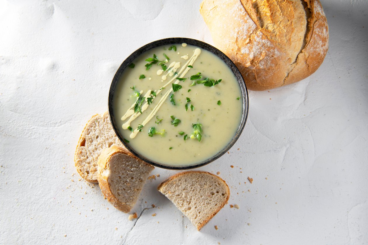 Soupe brocoli-chou-fleur avec crème de curry et persil – Recette Soupe brocoli-chou-fleur avec crème de curry et persil – Recette