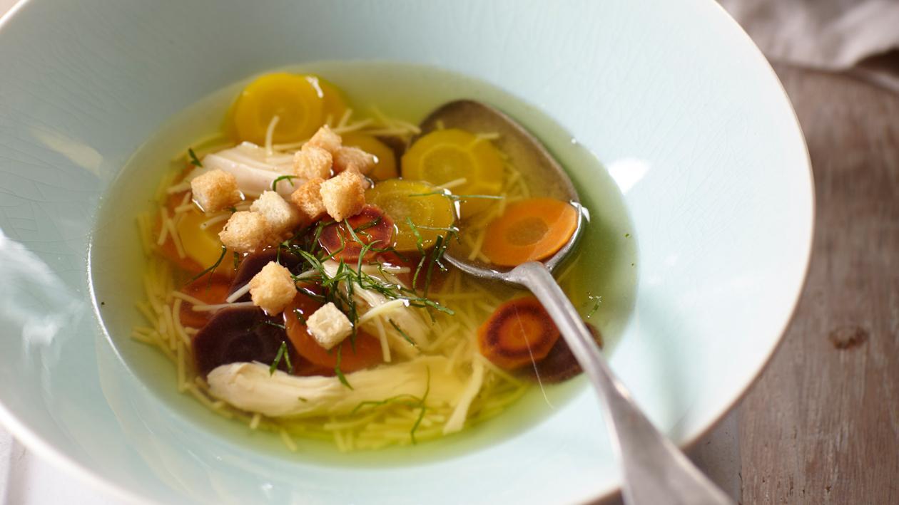 Soupe claire au poulet du Maroc avec carottes oubliées et persil plat – Recette Soupe claire au poulet du Maroc avec carottes oubliées et persil plat – Recette