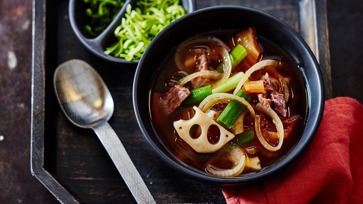 Soupe coréenne à l'oignon avec kimchi & chili – Recette Soupe coréenne à l'oignon avec kimchi & chili – Recette