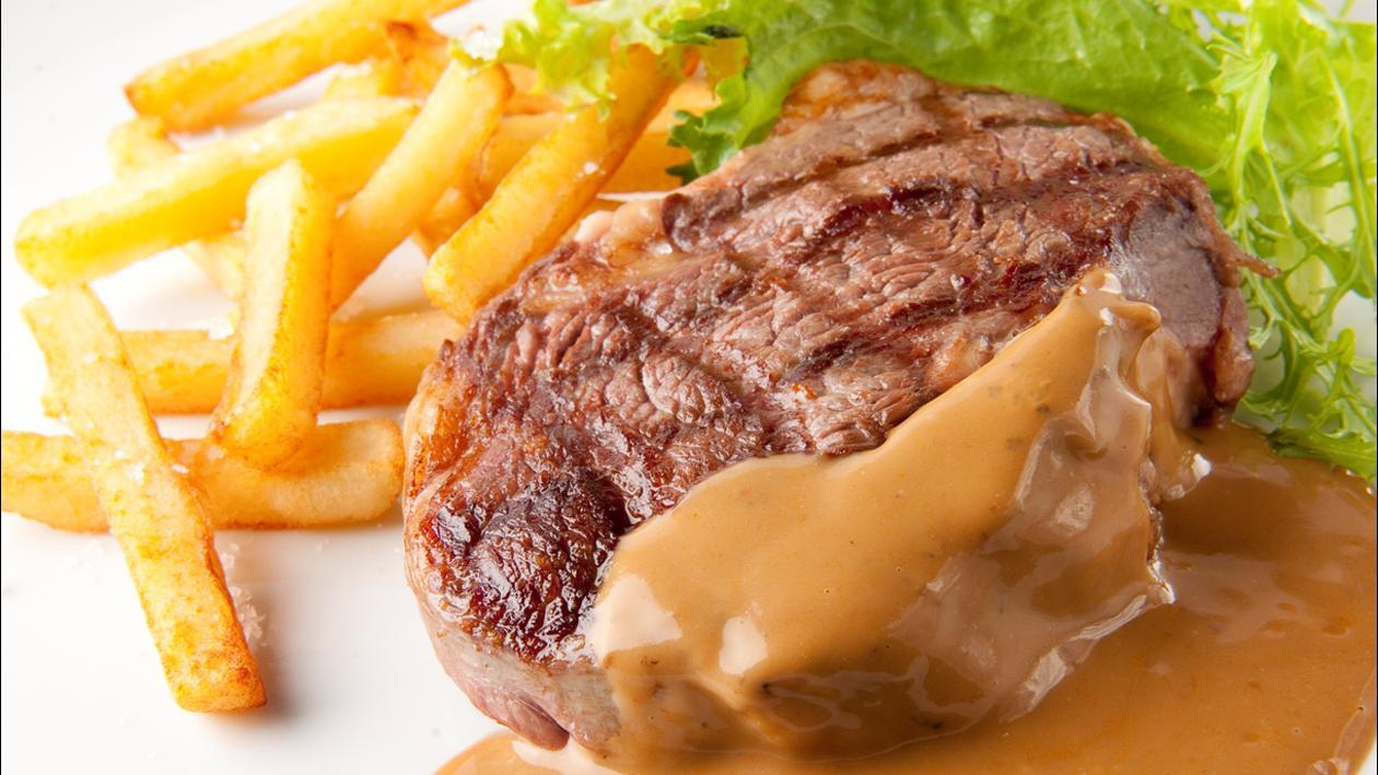 Steak grillé avec une sauce au poivre Recette Unilever Food Solutions