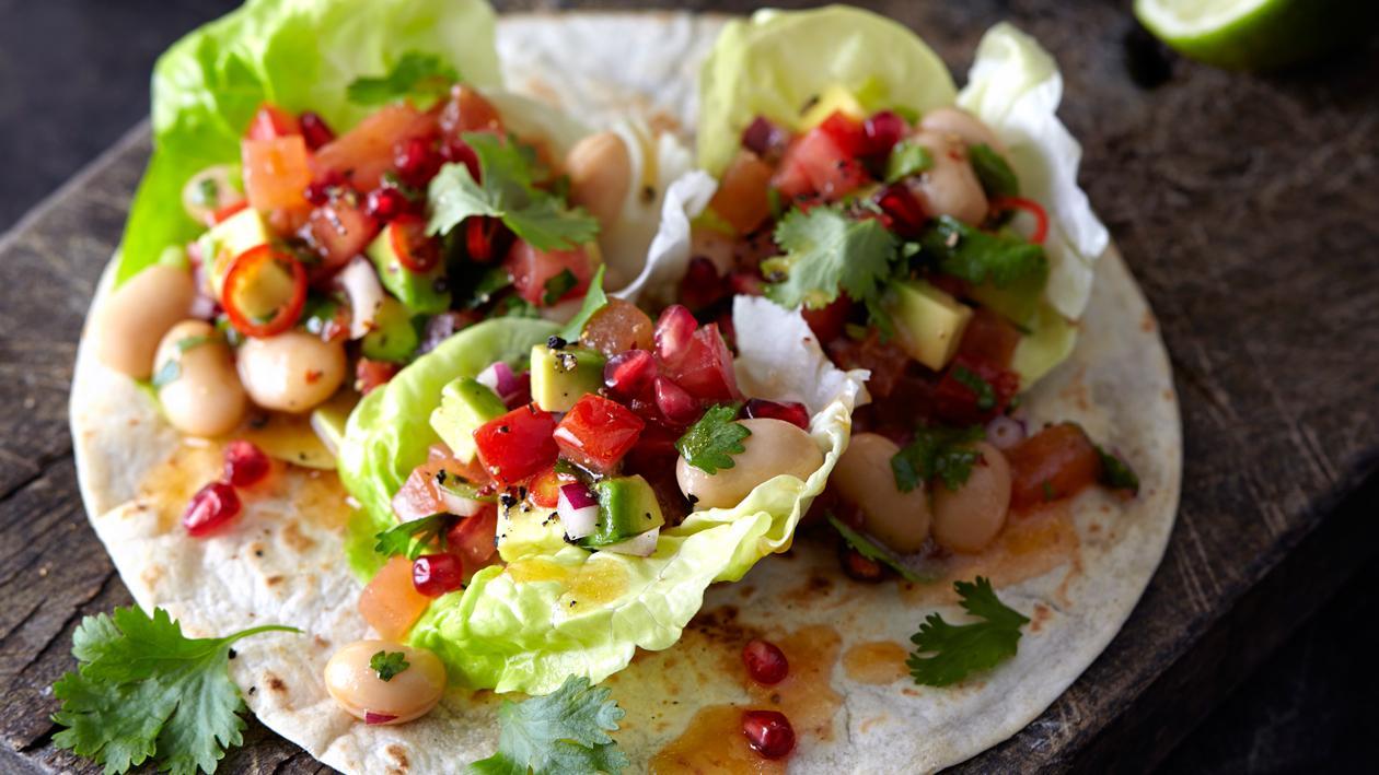 Tortilla garnie d'une salade de pastèque épicée et de laitue – Recette Tortilla garnie d'une salade de pastèque épicée et de laitue – Recette