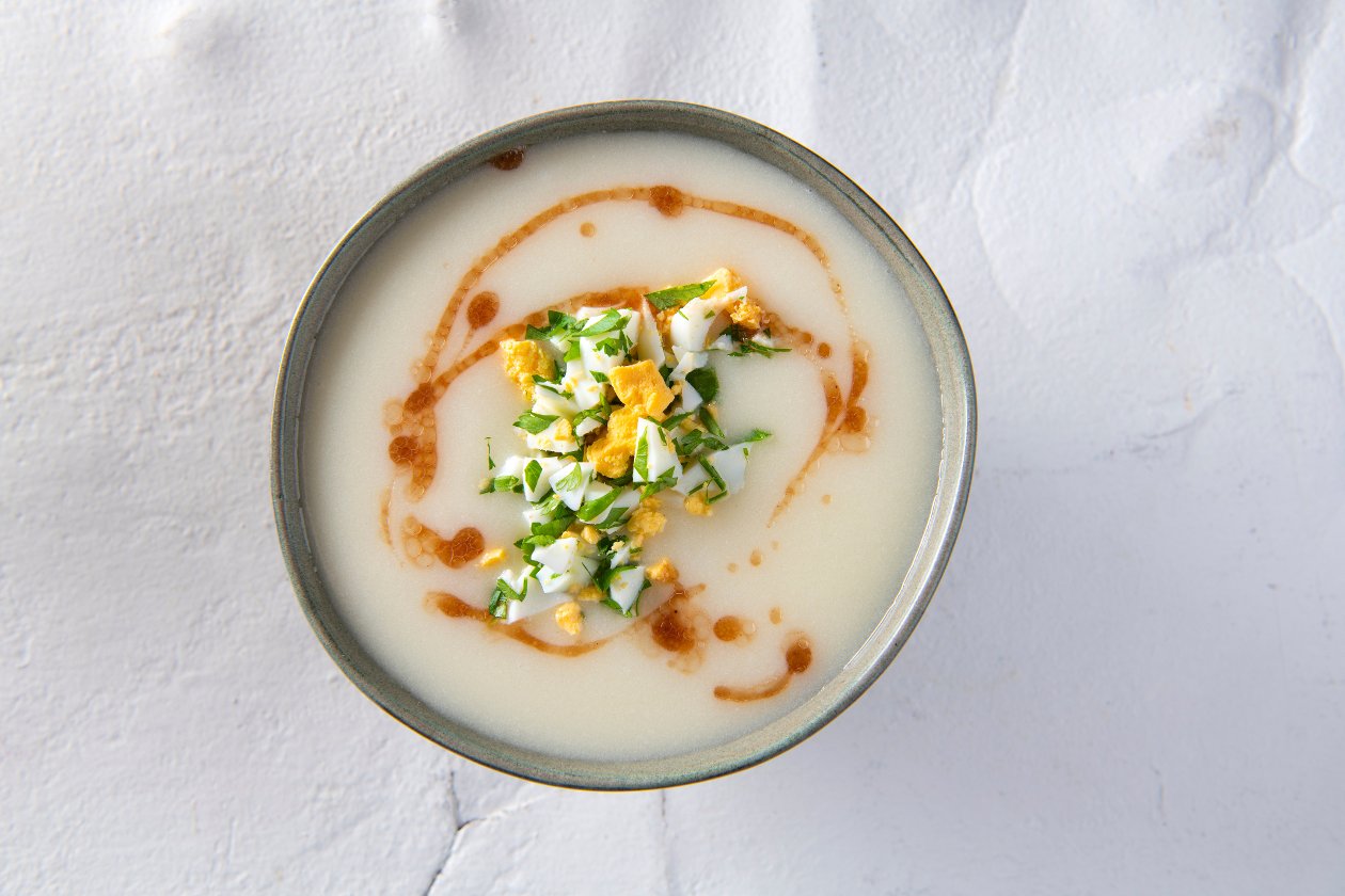 Velouté aux asperges avec oeuf mimosa, persil plat, vinaigrette échalote oignon rouge – Recette Velouté aux asperges avec oeuf mimosa, persil plat, vinaigrette échalote oignon rouge – Recette