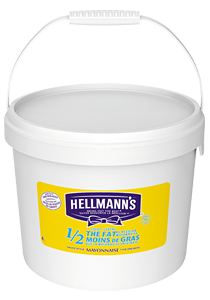Hellmann's® Mayonnaise 1/2 moins de gras - La Sauce style mayonnaise ½ moins de gras Hellmann’s® contient moitié moins de gras et garde toute la saveur.