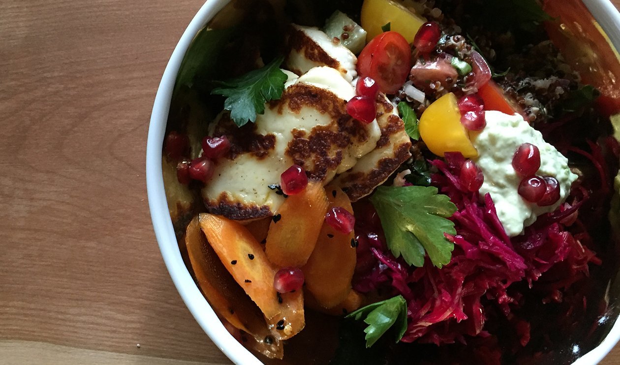 Bol de Halloumi et de Graines de Grenade – recette Bol de Halloumi et de Graines de Grenade – recette