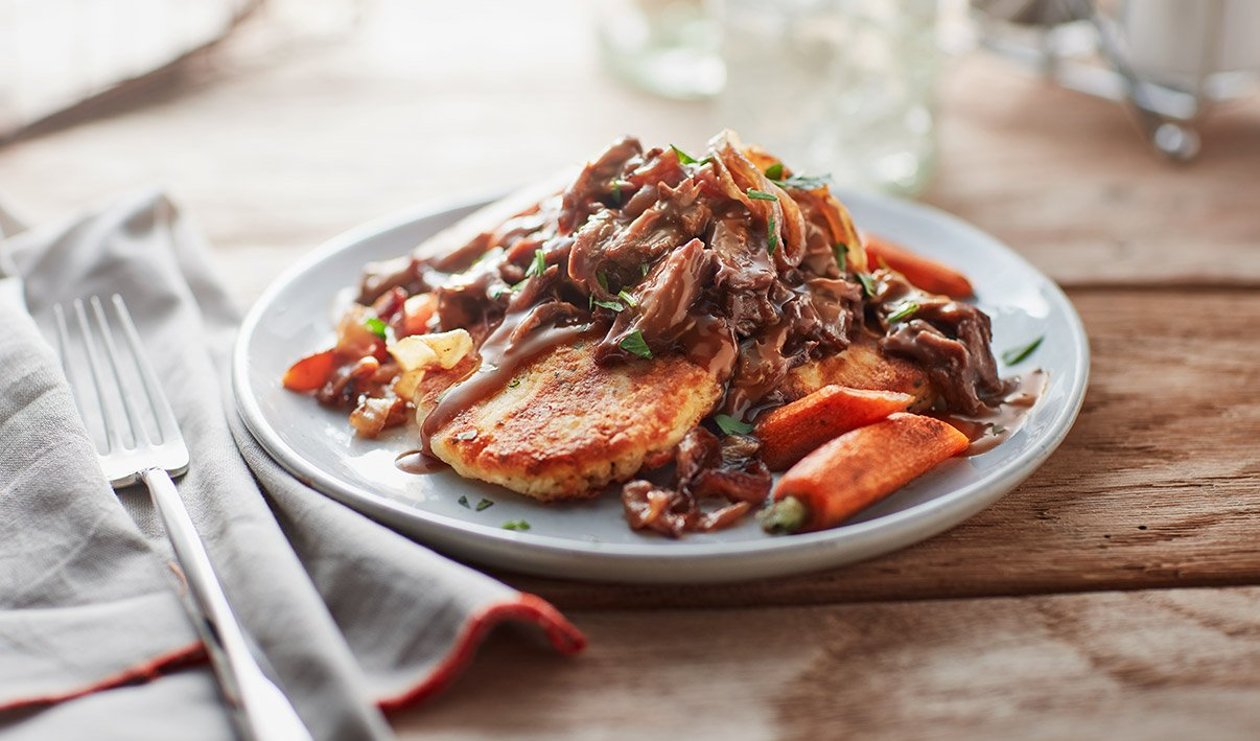 Bœuf Braisé et Carottes sur Crêpes de Pommes de Terre – recette Bœuf Braisé et Carottes sur Crêpes de Pommes de Terre – recette