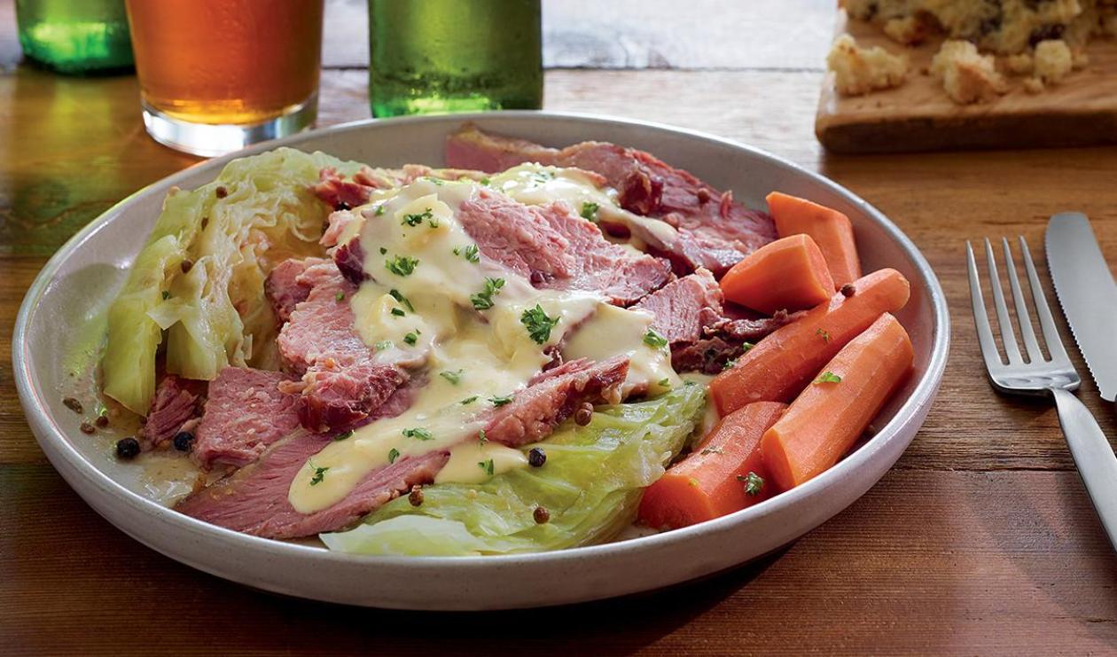 Bœuf salé en tranches, sauce crémeuse au chou – recette Bœuf salé en tranches, sauce crémeuse au chou – recette