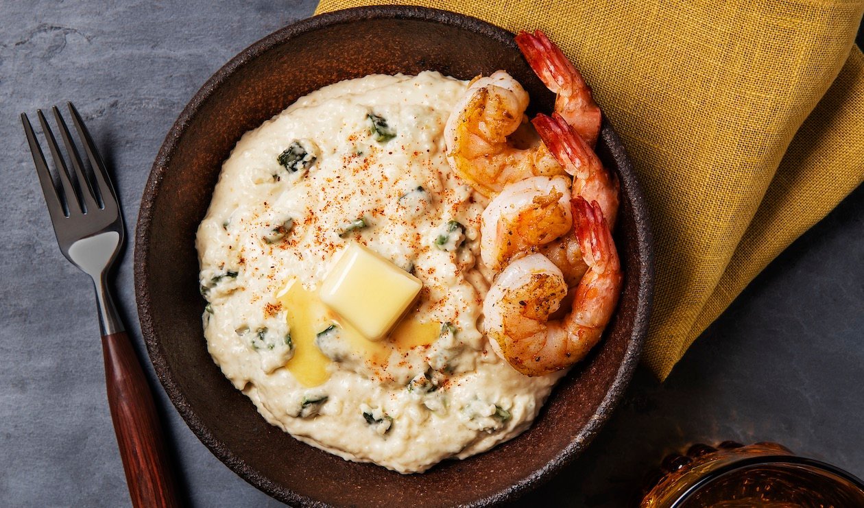 Crevettes au Piment Poblano Fumé avec Semoule au Cheddar Blanc – recette Crevettes au Piment Poblano Fumé avec Semoule au Cheddar Blanc – recette