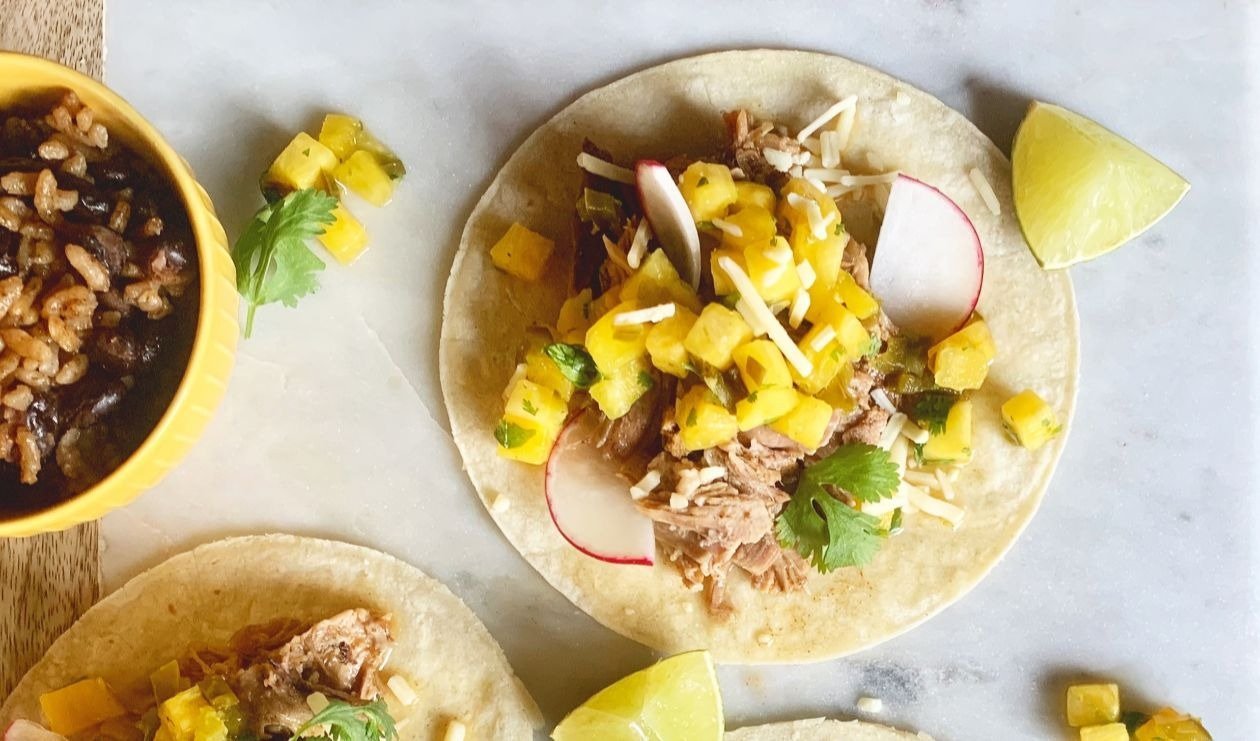 Mojo Pork Tacos with Pineapple and Pickled Jalapeno Salsa – recette Mojo Pork Tacos with Pineapple and Pickled Jalapeno Salsa – recette