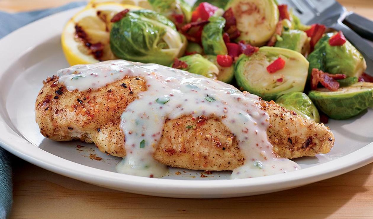 Poitrine de poulet rôtie nappée de sauce à la moutarde et à l’estragon – recette Poitrine de poulet rôtie nappée de sauce à la moutarde et à l’estragon – recette