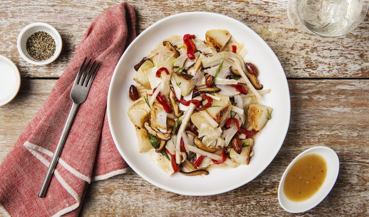 Salade de Chou-rave et de Fenouil Rôtis à la Poire et au Pecorino Râpé – recette Salade de Chou-rave et de Fenouil Rôtis à la Poire et au Pecorino Râpé – recette