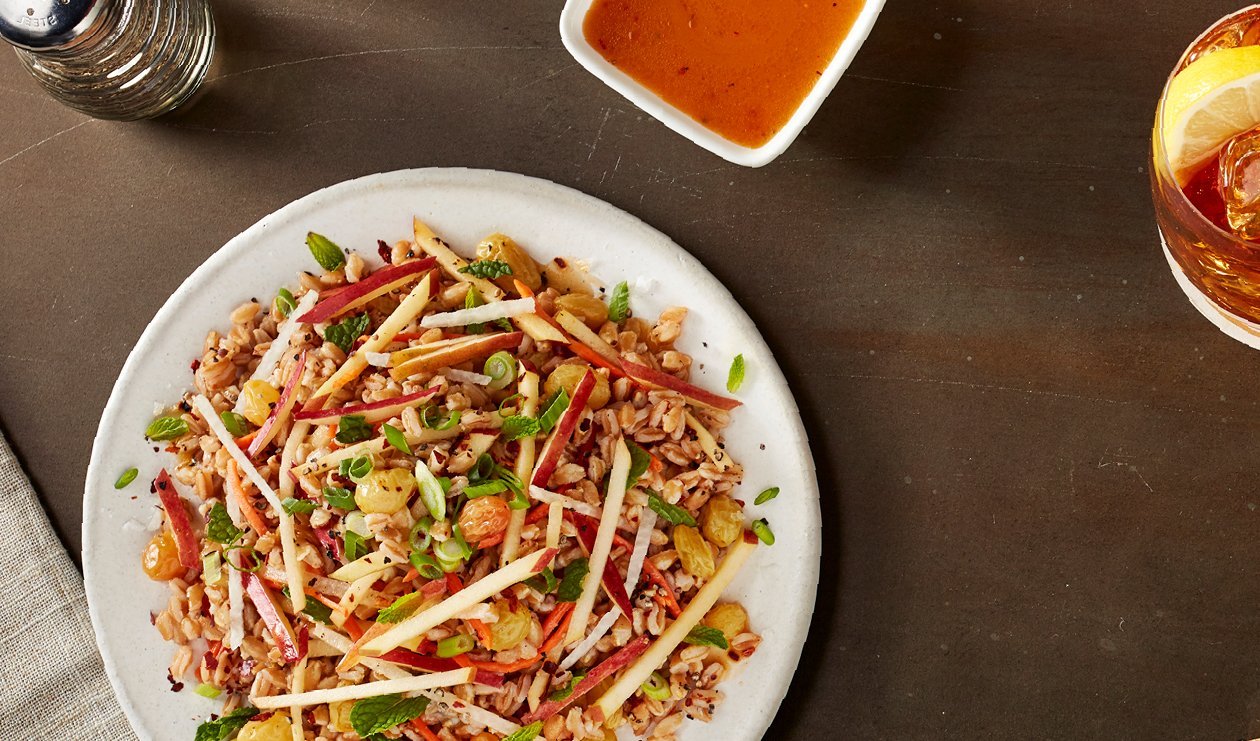 Salade de Jicama, Farro, Pomme Fuji et Raisins Secs Marinés – recette Salade de Jicama, Farro, Pomme Fuji et Raisins Secs Marinés – recette