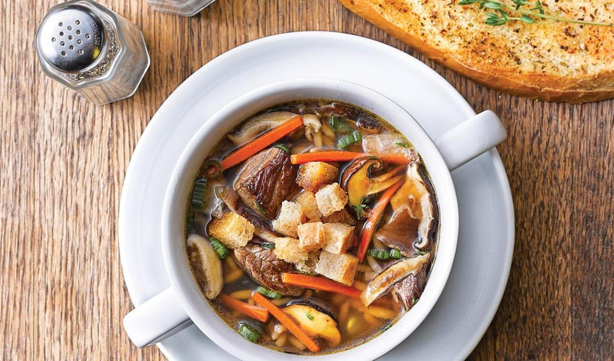 Soupe au bœuf braisé avec riz et champignons sauvages – recette Soupe au bœuf braisé avec riz et champignons sauvages – recette