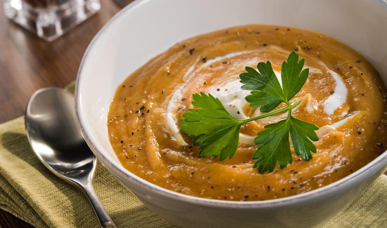 Soupe aux légumes racines grillés au cari – recette Soupe aux légumes racines grillés au cari – recette