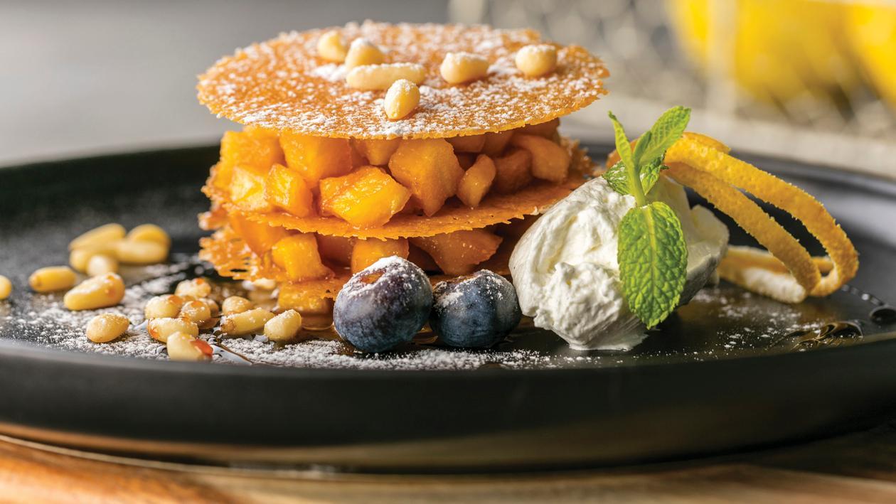Almás Rétes Chantilly bergamot habbal Almás Rétes Chantilly bergamot habbal
