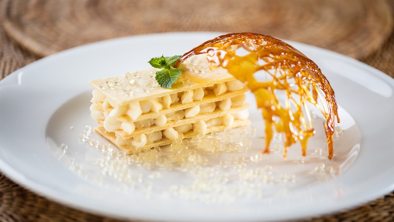 Fehércsokoládés vargànyás millefeuille, pezsgő kaviár karamell Fehércsokoládés vargànyás millefeuille, pezsgő kaviár karamell