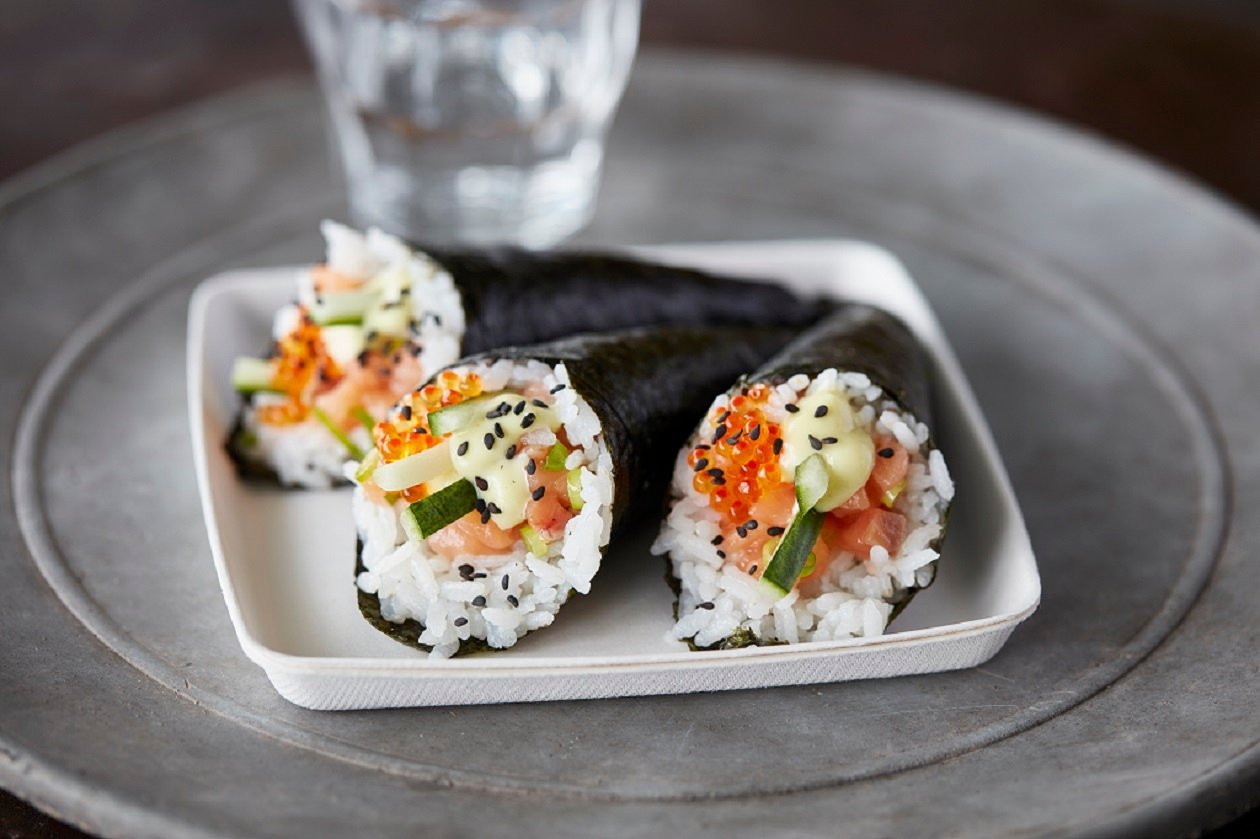 Füstölt lazacos temaki sushi Füstölt lazacos temaki sushi