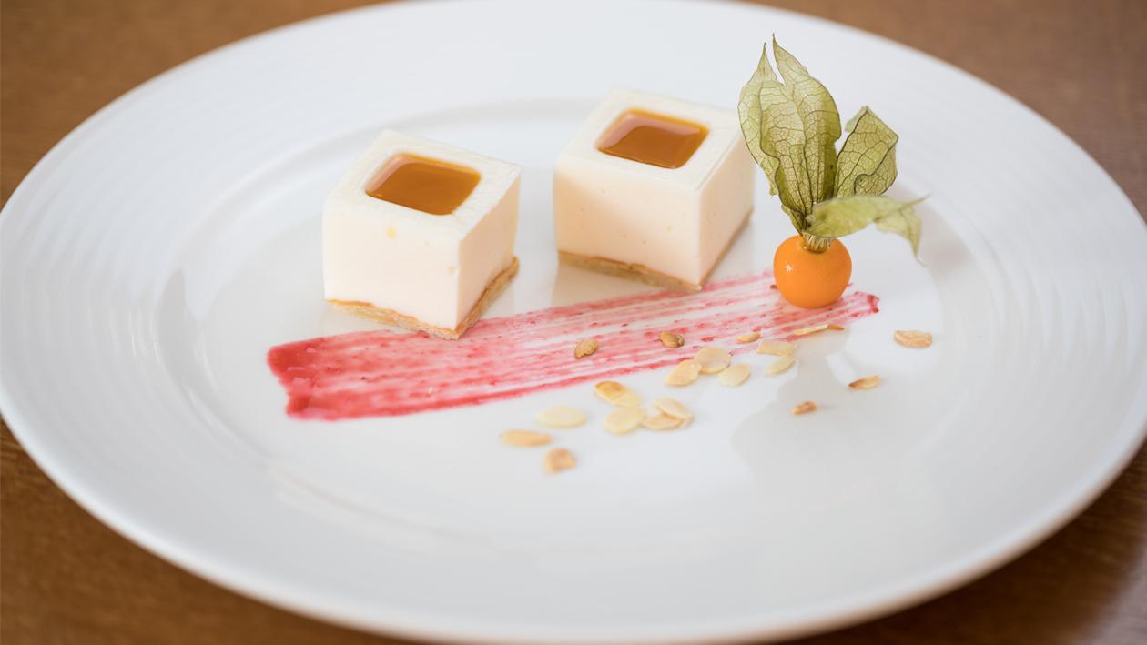 Joghurt-cotta narancsos sütőtök lekvárral. Joghurt-cotta narancsos sütőtök lekvárral.