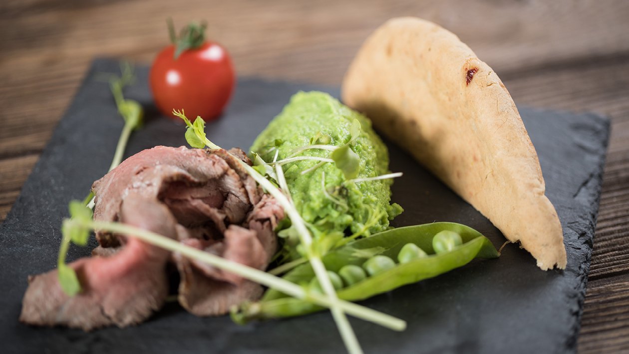 Roast beef forgácsok zöldborsópürével Roast beef forgácsok zöldborsópürével