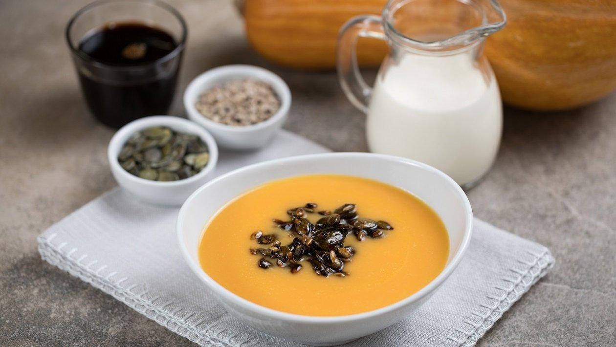 Sütőtök krémleves szójás pirított magokkal (7-10 éves korcsoport, allergénmentes alappal) Sütőtök krémleves szójás pirított magokkal (7-10 éves korcsoport, allergénmentes alappal)