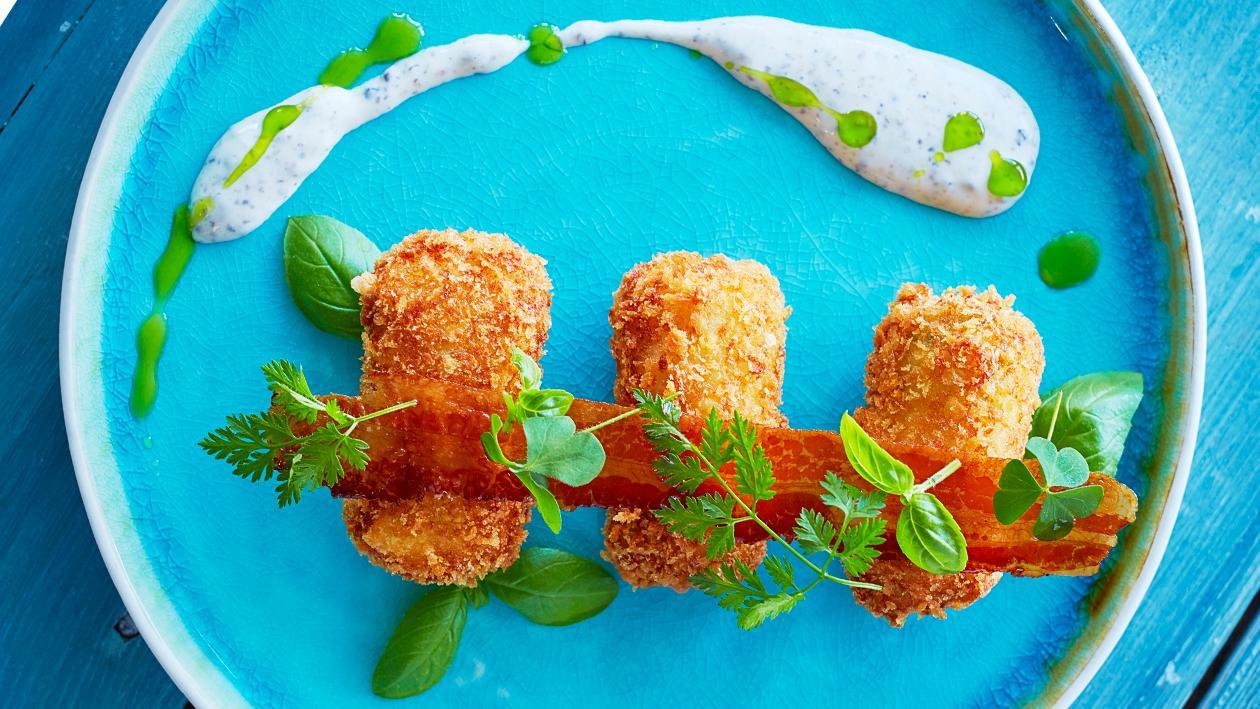 Kroket Kentang dengan Mozzarella dan Daging Sapi Kroket Kentang dengan Mozzarella dan Daging Sapi