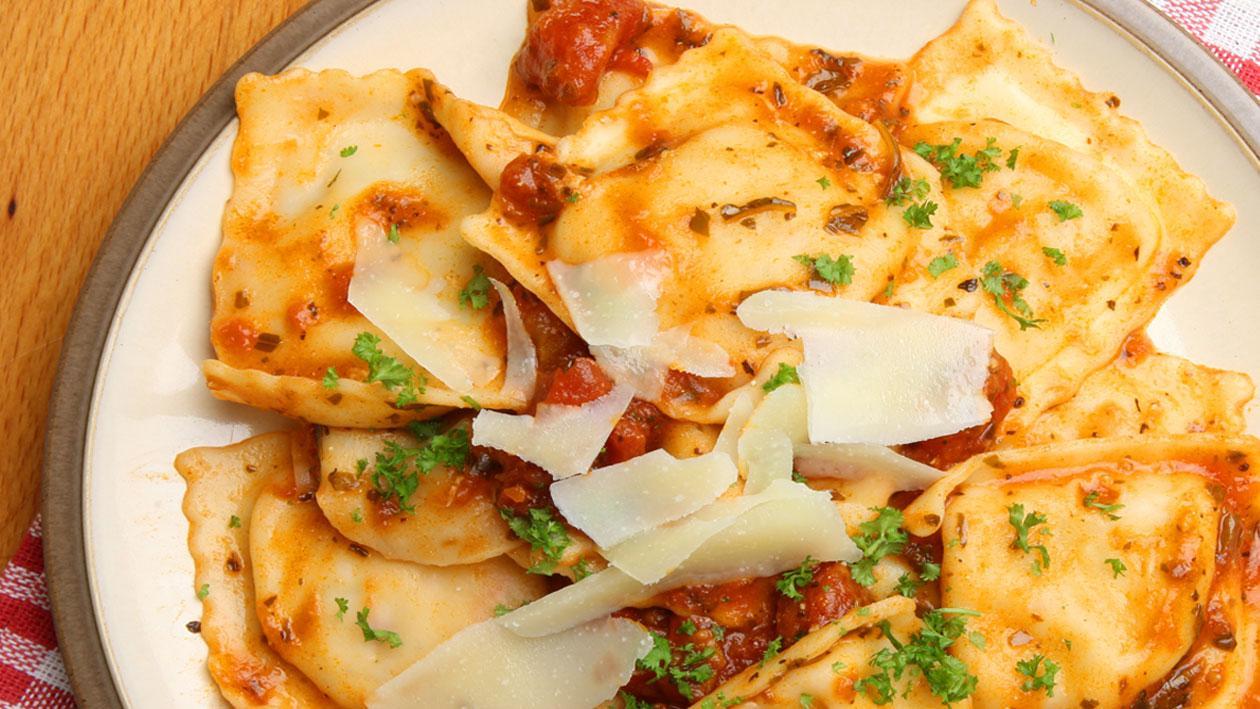 Ravioli Keju dengan Saus Madre Ravioli Keju dengan Saus Madre