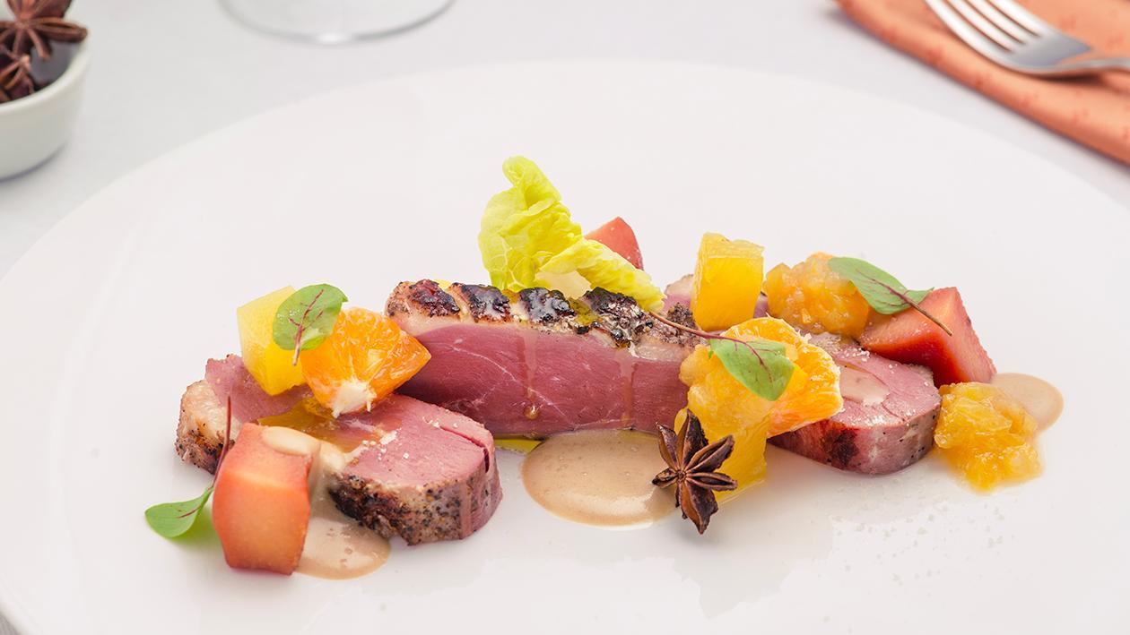 Anatra arrostita con chutney di ananas, peperoni e salsa all'anice – Ricetta Anatra arrostita con chutney di ananas, peperoni e salsa all'anice – Ricetta