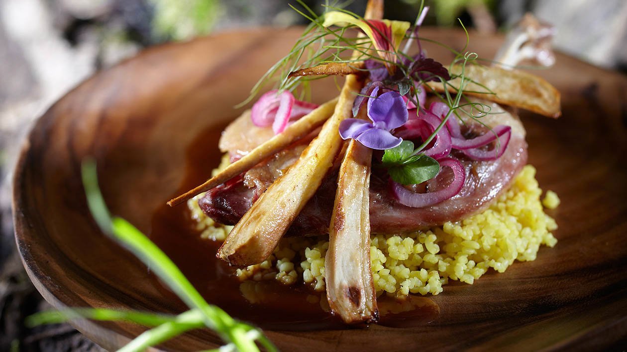 anatra confit con cous cous, insalata di erbe e "vadouvan" – Ricetta anatra confit con cous cous, insalata di erbe e "vadouvan" – Ricetta
