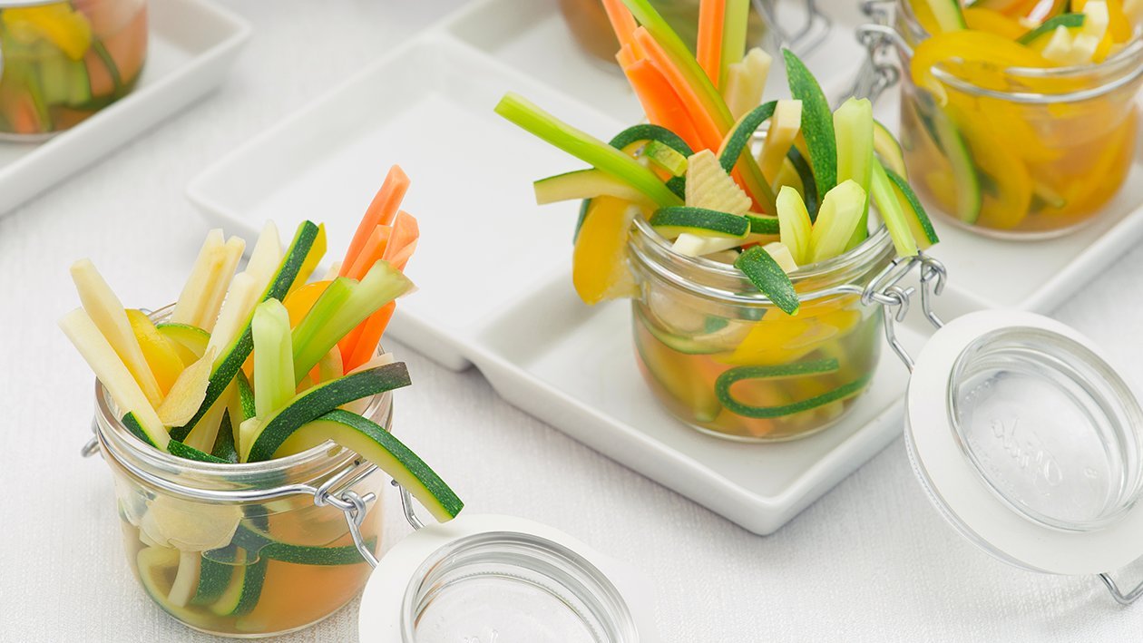Bastoncini di verdure bollite in brodo allo zenzero – Ricetta Bastoncini di verdure bollite in brodo allo zenzero – Ricetta