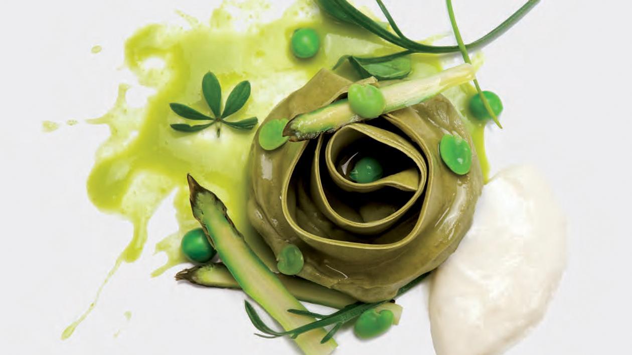Bocciolo di sfoglia verde con mousse di latte di bufala e parmigiano – Ricetta Bocciolo di sfoglia verde con mousse di latte di bufala e parmigiano – Ricetta