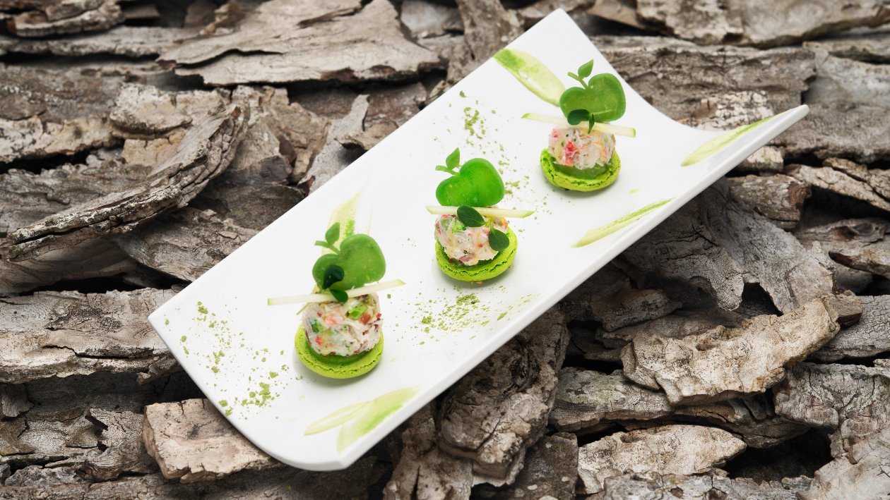 #BURGER Mini-macaron con insalatina di riso rosso al granchio reale e mele verdi – Ricetta #BURGER Mini-macaron con insalatina di riso rosso al granchio reale e mele verdi – Ricetta
